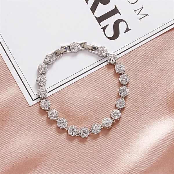 kpop simple round button crystal chain bracelet for women fashion heart zircon trend luxury jewelry girl gift 2021 charm bracelets, Golden;silver
kpop simple round button crystal chain bracelet for women fashion heart zircon trend luxury jewelry girl gift 2021 charm bracelets, Golden;silver