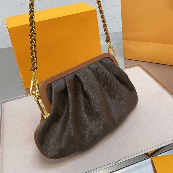 designer luxury bag women l purse cloud crossbody bag clip handbag hand color matching detachable gold chain pattern fas women's leathe
designer luxury bag women l purse cloud crossbody bag clip handbag hand color matching detachable gold chain pattern fas women's leathe