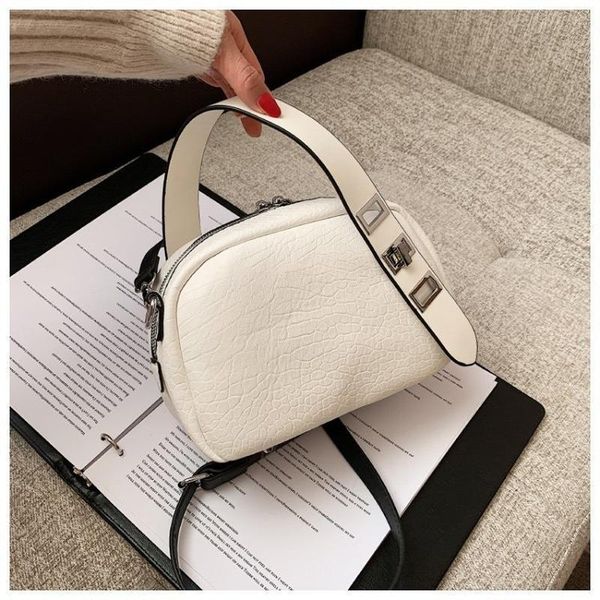 brand designer wild fashion shoulder bag ladies simple messenger hand improved quality leather retro female cross body
brand designer wild fashion shoulder bag ladies simple messenger hand improved quality leather retro female cross body