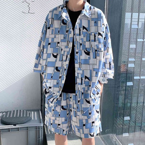 men's tracksuits 2pcs summer man sets casual shirts and shorts fashion cartoon graffiti printing oversize short suit street, Gray
men's tracksuits 2pcs summer man sets casual shirts and shorts fashion cartoon graffiti printing oversize short suit street, Gray
