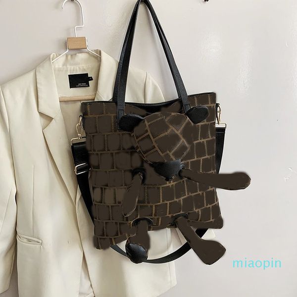 luxury brand women handbags with tridimensional bear one-shoulder messenger bag large-capacity female shopping bag
luxury brand women handbags with tridimensional bear one-shoulder messenger bag large-capacity female shopping bag
