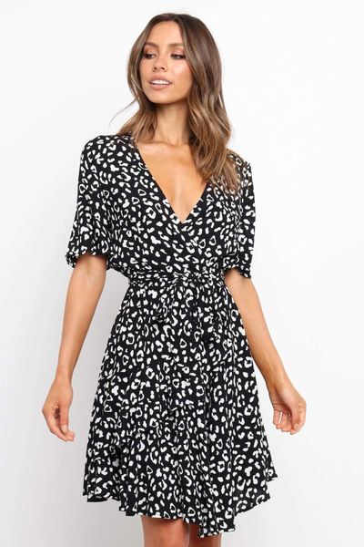 spring 2021 short sleeve v-neck print lace up mid length irregular drs, Black
spring 2021 short sleeve v-neck print lace up mid length irregular drs, Black