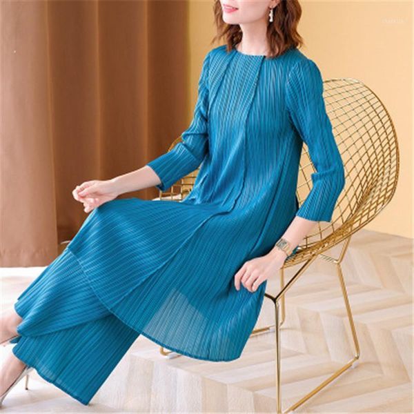 miyake folds plus size fat mm two-piece set 2021 autumn fashion print mother age reduction loose wide leg pants suit skirt women's trac, Gray
miyake folds plus size fat mm two-piece set 2021 autumn fashion print mother age reduction loose wide leg pants suit skirt women's trac, Gray