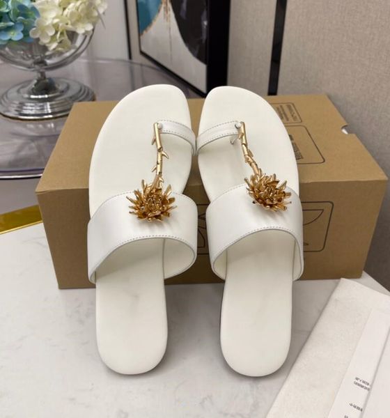 high-quality rose flower set-toe flat slippers, outer wear sandals, metal flowers, sbottom, soft leather women box, Black
high-quality rose flower set-toe flat slippers, outer wear sandals, metal flowers, sbottom, soft leather women box, Black