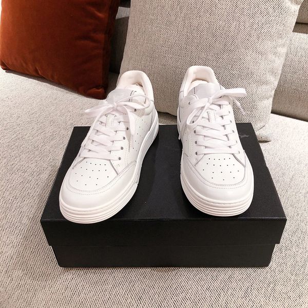 2021ss new arrival fashion trened popular women luxury designer shoes for women real leather ace sneakers white black size 35-40
2021ss new arrival fashion trened popular women luxury designer shoes for women real leather ace sneakers white black size 35-40