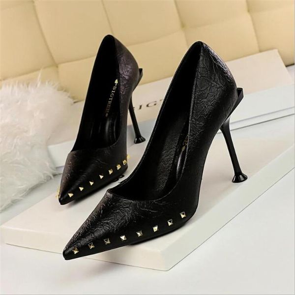 fashion women shoes rivets single pointed high heels female professional wedding heel dress, Black
fashion women shoes rivets single pointed high heels female professional wedding heel dress, Black