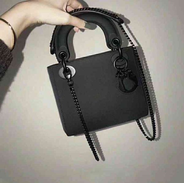 design 2021 new designer ladies luxury big handbag retro all-match flap messenger bag pu leather letters female party shoulder ba
design 2021 new designer ladies luxury big handbag retro all-match flap messenger bag pu leather letters female party shoulder ba