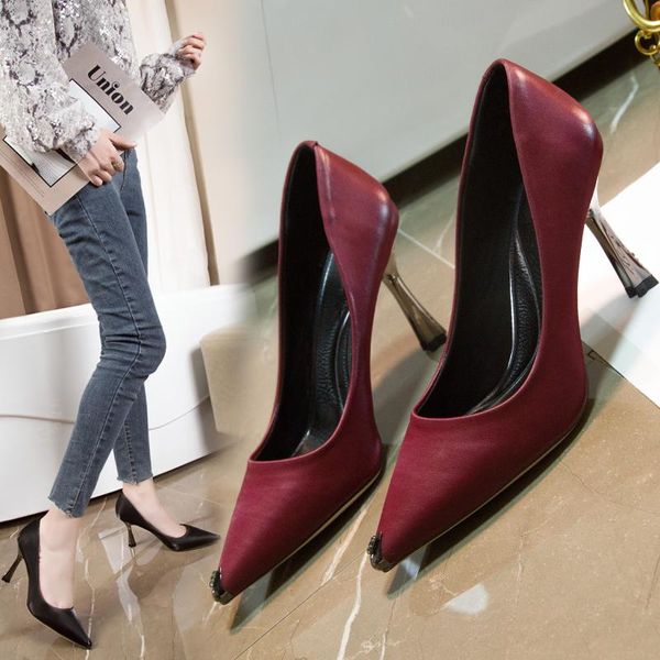 dress shoes 2021 8cm heels women pumps pointed toe round heel patent leather wedding party official woman, Black
dress shoes 2021 8cm heels women pumps pointed toe round heel patent leather wedding party official woman, Black