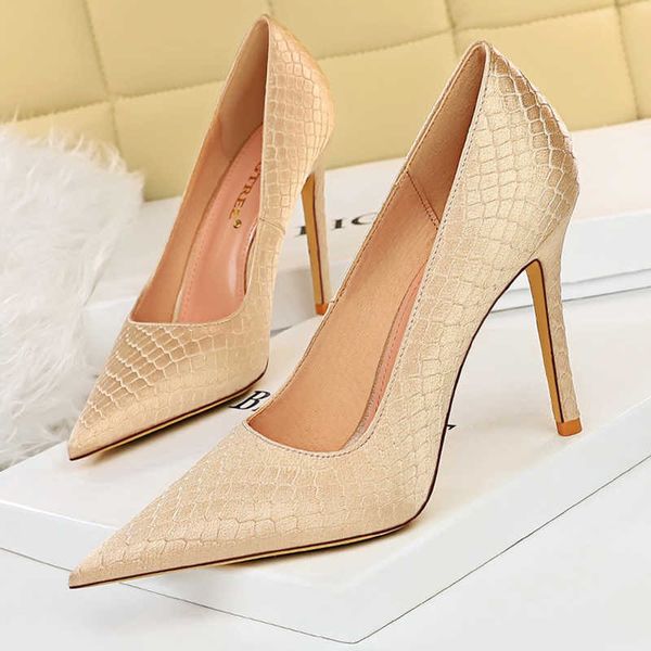 classic luxury designer shoes woman pumps high heels satin women stiletto fashion female wedding size 41 42 43 paris wholesale, Black
classic luxury designer shoes woman pumps high heels satin women stiletto fashion female wedding size 41 42 43 paris wholesale, Black