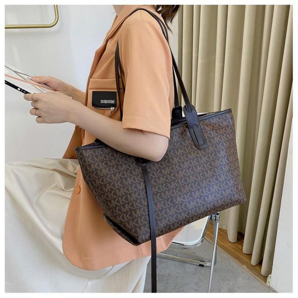 evening bags ladies tote letter printing women's brand designer fashion large capacity shoulder korean handbags 2021
evening bags ladies tote letter printing women's brand designer fashion large capacity shoulder korean handbags 2021