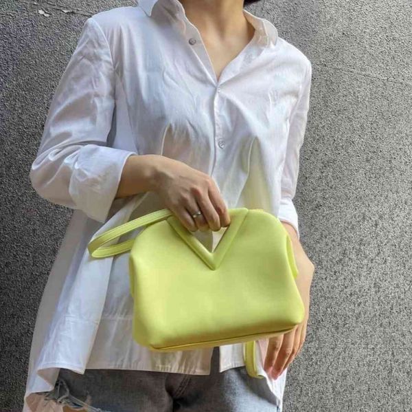 triangle cloud bag new women s bag 2021 fashion leather pleated one shoulder messenger bag pleated versatile
triangle cloud bag new women s bag 2021 fashion leather pleated one shoulder messenger bag pleated versatile