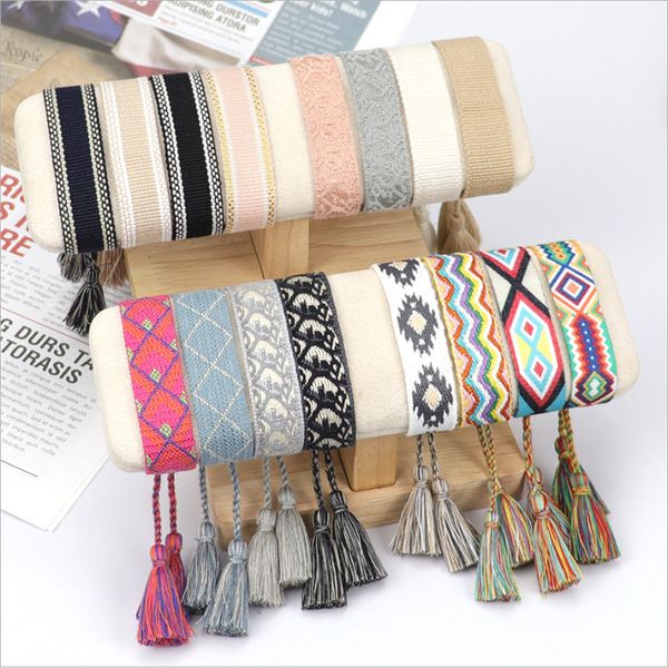 2021 luxury style mens jewellery rope material woven bracelet with sewing and tassel hand strap jewelry for women gift fashion womens design, Golden;silver
2021 luxury style mens jewellery rope material woven bracelet with sewing and tassel hand strap jewelry for women gift fashion womens design, Golden;silver