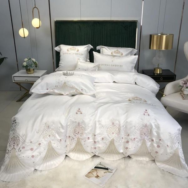 bedding sets white washed silk/cotton crown embroidery european wedding solid set quilt/duvet cover bed sheet linen pillowcase 70aa
bedding sets white washed silk/cotton crown embroidery european wedding solid set quilt/duvet cover bed sheet linen pillowcase 70aa
