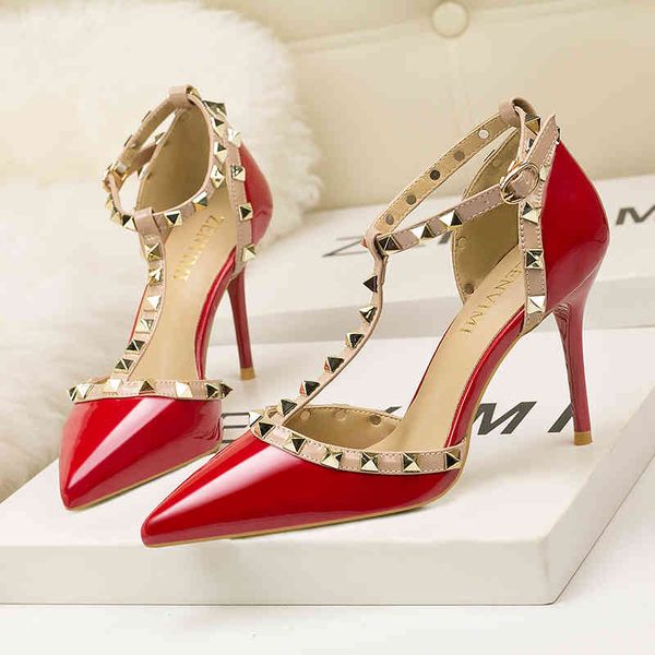 the latest 6289-2 dress shoes luxury designer fashion leather women's high heels stiletto metal buckle ankle wrap outdoor party banquet, Black
the latest 6289-2 dress shoes luxury designer fashion leather women's high heels stiletto metal buckle ankle wrap outdoor party banquet, Black