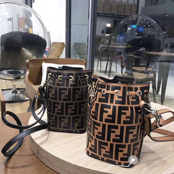 spring / summer 2021 new f drawstring single shoulder bag mini portable bucket bag drawstring messenger hand zly zly
spring / summer 2021 new f drawstring single shoulder bag mini portable bucket bag drawstring messenger hand zly zly