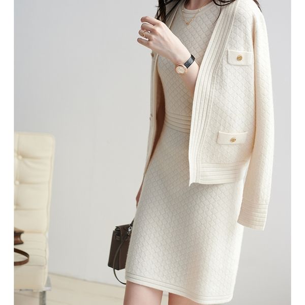 fashion women's suit autumn and winter style vest skirt knitted cardigan fashion two-piece 210520, White
fashion women's suit autumn and winter style vest skirt knitted cardigan fashion two-piece 210520, White