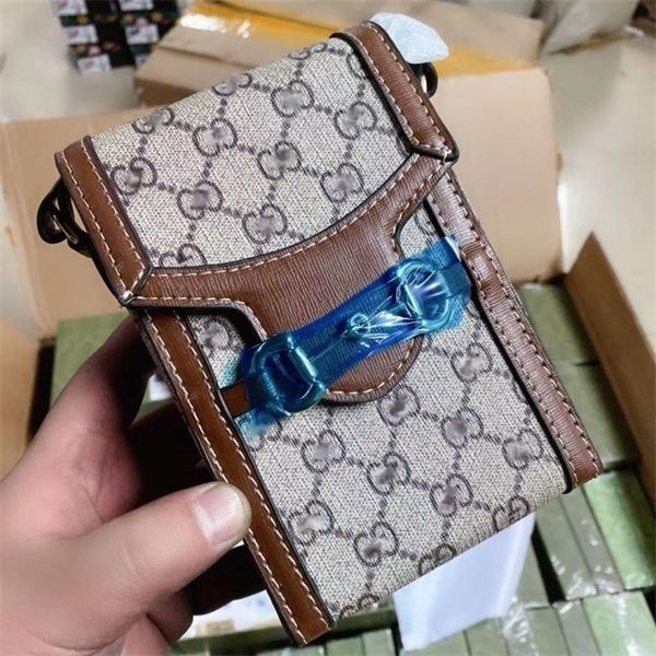 purse new horse buckle 1955 flip phone mini single shoulder diagonal signature small square bag
purse new horse buckle 1955 flip phone mini single shoulder diagonal signature small square bag