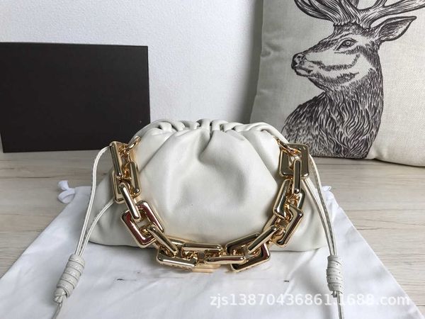 2021 new woven cow leather thick chain cloud pack mini fold portable one shoulder underarm women's dumplings handbag
2021 new woven cow leather thick chain cloud pack mini fold portable one shoulder underarm women's dumplings handbag