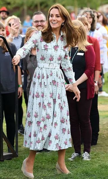 Casual Dresses Kate middleton princess floral flower midi silk summer dress elegant dresses with a belt C9KF, Black;gray
Casual Dresses Kate middleton princess floral flower midi silk summer dress elegant dresses with a belt C9KF, Black;gray