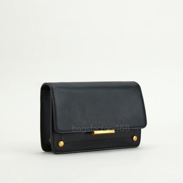 italian luxury leather goods plain color cross-body bag metal letter buckle logo mini pockets celebrity street fashion modern shoulder bags
italian luxury leather goods plain color cross-body bag metal letter buckle logo mini pockets celebrity street fashion modern shoulder bags