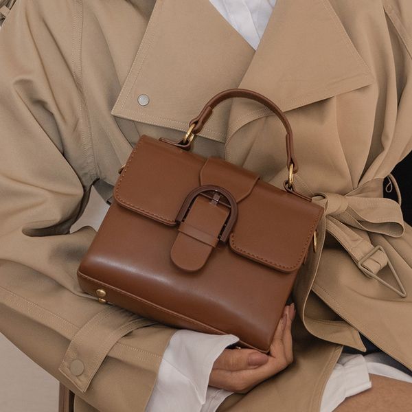 foreign trade niche designer fashion brand 2021 new vachette clasp handbag simple shoulder messenger bag womens retro small
foreign trade niche designer fashion brand 2021 new vachette clasp handbag simple shoulder messenger bag womens retro small