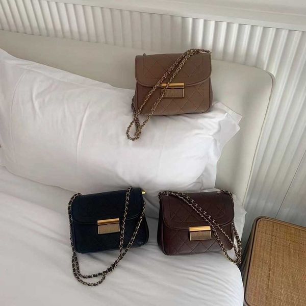versatile rhombic chain single shoulder cross small square bag style lock cover bag purse
versatile rhombic chain single shoulder cross small square bag style lock cover bag purse