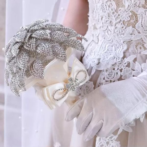 2022 luxurious crystal wedding flowers vintage bridal bouquet shinny flower new arrival supplies bling blings bride flower
2022 luxurious crystal wedding flowers vintage bridal bouquet shinny flower new arrival supplies bling blings bride flower
