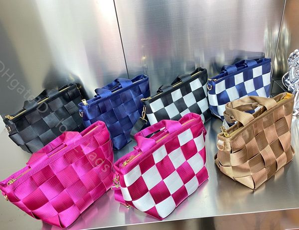 shopping bags shoulder lady casual letter knitting fashion women crochet plain soft zipper totes famous designer wallets young people new le
shopping bags shoulder lady casual letter knitting fashion women crochet plain soft zipper totes famous designer wallets young people new le