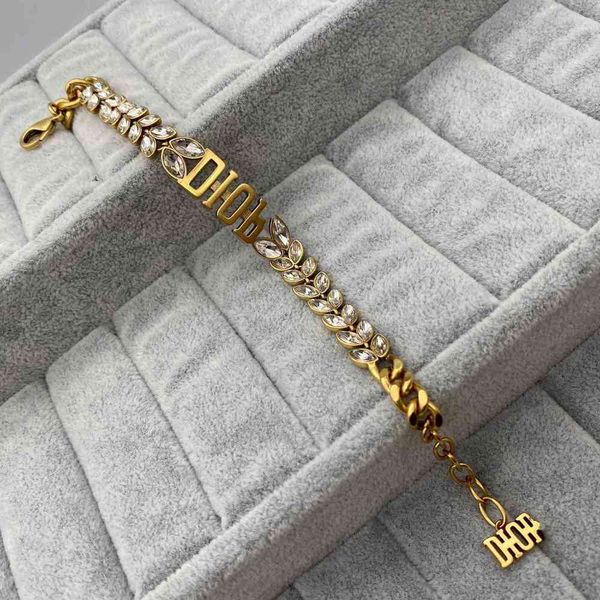 fashion bracelet d family wheat ear horse eye inlaid diamond, Golden;silver
fashion bracelet d family wheat ear horse eye inlaid diamond, Golden;silver