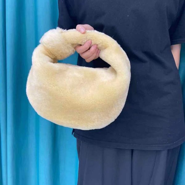 brand designer knot handle faux fur handbags for women winter plush cute ladies hand bag fairy female purses and handbag
brand designer knot handle faux fur handbags for women winter plush cute ladies hand bag fairy female purses and handbag