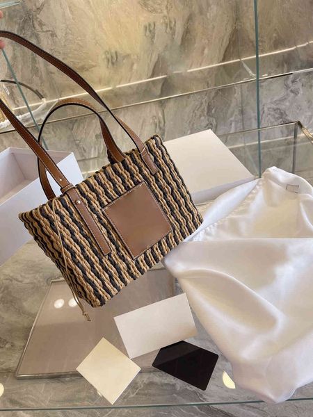 2021 woven bag summer fashion straw palm fiber basket single shoulder cross carrying portable vegetable luxuryss designerss yw
2021 woven bag summer fashion straw palm fiber basket single shoulder cross carrying portable vegetable luxuryss designerss yw