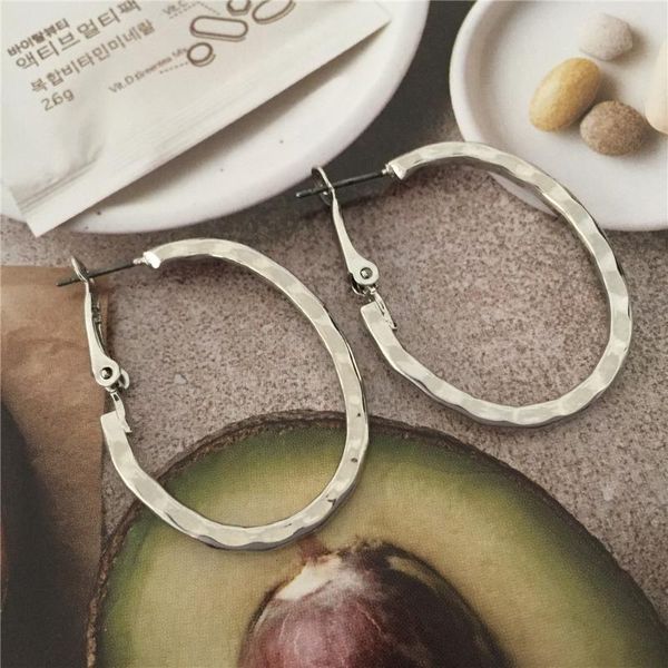 hoop & huggie 2021 vintage gold and rhodium color hammered surface oval shape earrings for women fashion korean style simple jewelry, Golden;silver
hoop & huggie 2021 vintage gold and rhodium color hammered surface oval shape earrings for women fashion korean style simple jewelry, Golden;silver