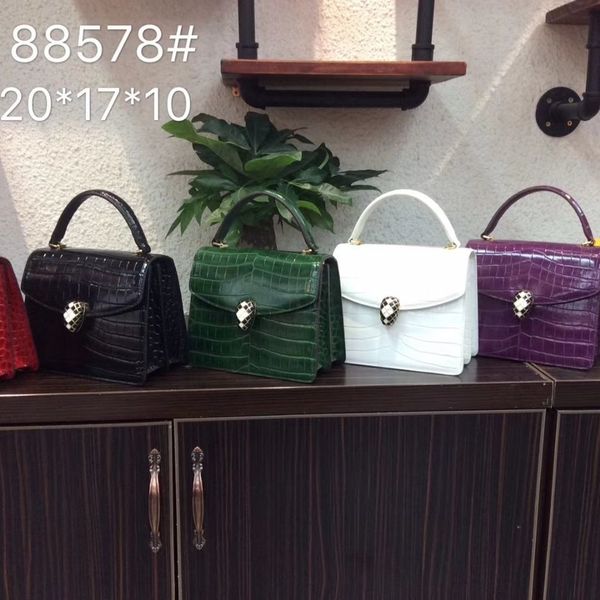 2021 genuine new crocodile leather women's single shoulder messenger hand fashion bag
2021 genuine new crocodile leather women's single shoulder messenger hand fashion bag