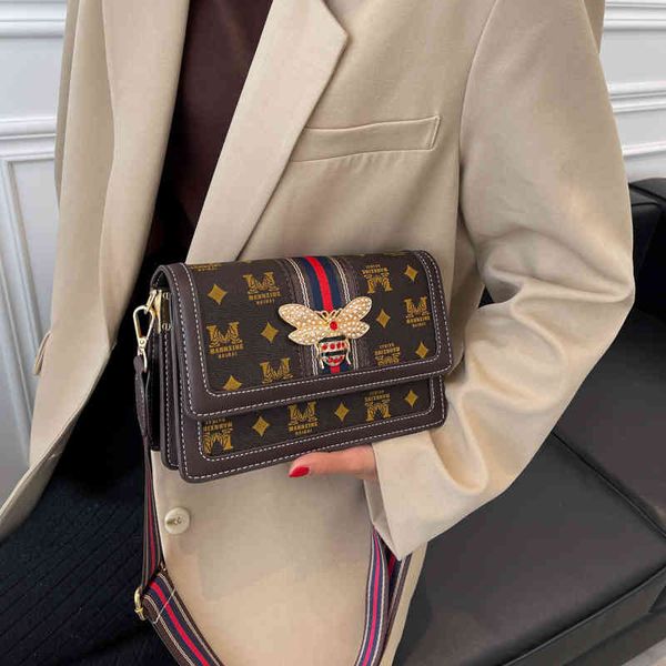 2022 factory wholesale small winter new fashion single shoulder messenger small bee foreign style texture women's bag simple m brown
2022 factory wholesale small winter new fashion single shoulder messenger small bee foreign style texture women's bag simple m brown
