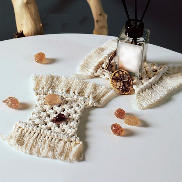 table runner nordic style rectangular placemat hand-woven cotton linen bowl pad tassels ins simple home decoration
table runner nordic style rectangular placemat hand-woven cotton linen bowl pad tassels ins simple home decoration