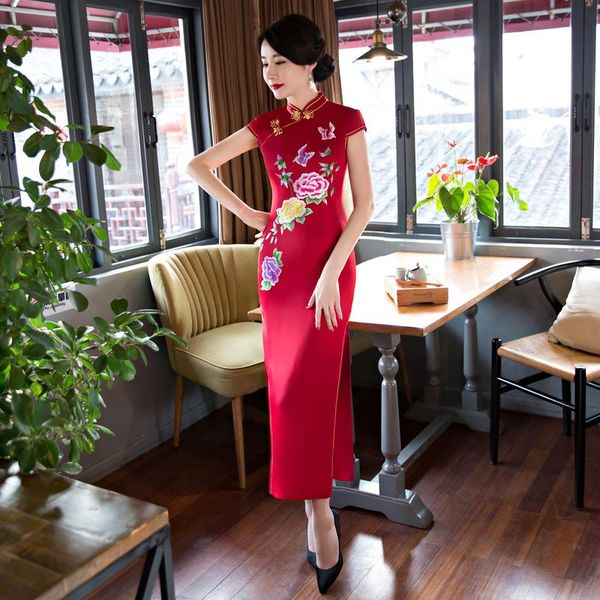 red embroidery flower lady tang suit cheongsam traditional bride wedding prom straight qipao skirt elegant long chinese dresses ethnic cloth
red embroidery flower lady tang suit cheongsam traditional bride wedding prom straight qipao skirt elegant long chinese dresses ethnic cloth
