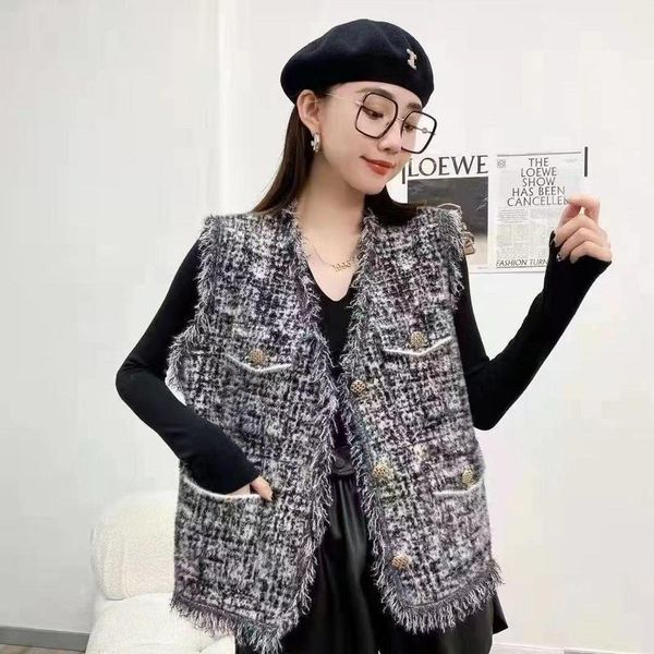 women's vests women 2022 fashion short single-breasted tweed woolen vest vintage v neck sleeveless female outerwear chic y175, Black;white
women's vests women 2022 fashion short single-breasted tweed woolen vest vintage v neck sleeveless female outerwear chic y175, Black;white
