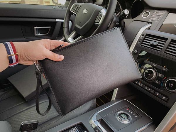 designer luxury bag design new style men's hand grip senior leisure wrist designer style, business texture, larg women's leather h
designer luxury bag design new style men's hand grip senior leisure wrist designer style, business texture, larg women's leather h