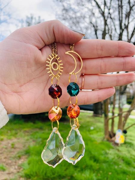 crystal drop car charm-rainbow sun catcher - home decor rainbow maker for window -mini garden decorations
crystal drop car charm-rainbow sun catcher - home decor rainbow maker for window -mini garden decorations