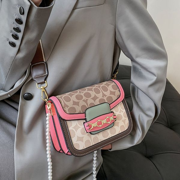 2021 fashion wtern style women's trend advanced sense soft leather saddle single shoulder slant span bag
2021 fashion wtern style women's trend advanced sense soft leather saddle single shoulder slant span bag