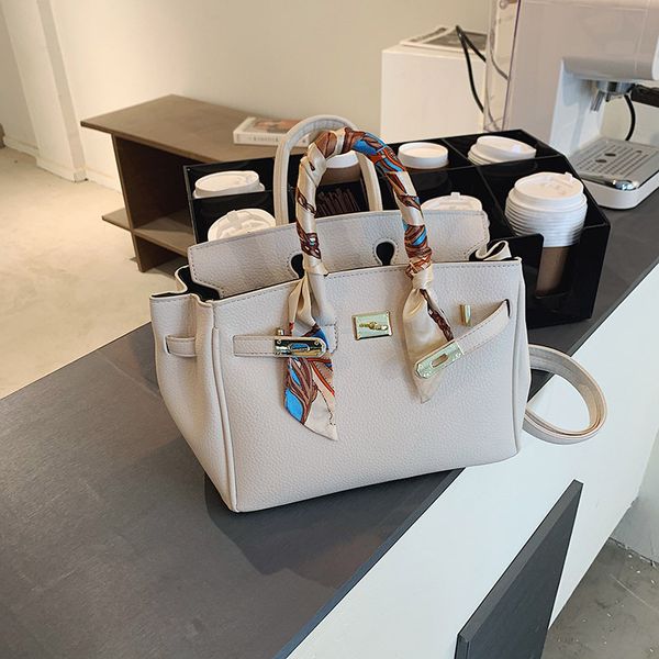 design s new style fashion street shooting litchi silk scarf portable single shoulder oblique span women's bag
design s new style fashion street shooting litchi silk scarf portable single shoulder oblique span women's bag
