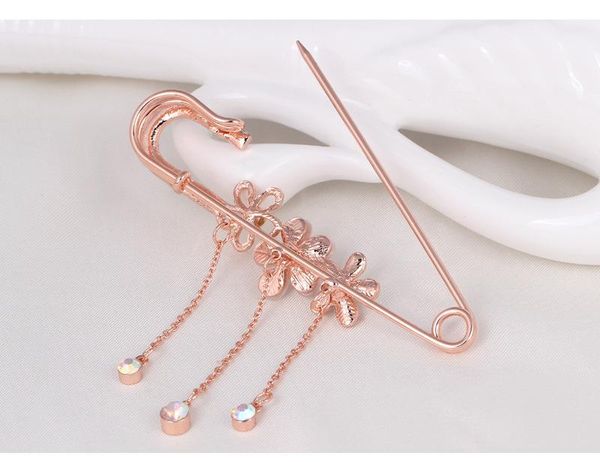 pins, brooches 2021 fashion sweet corsage pins crystal from swarovskis european jewelry for women female girls as gifts, Gray
pins, brooches 2021 fashion sweet corsage pins crystal from swarovskis european jewelry for women female girls as gifts, Gray