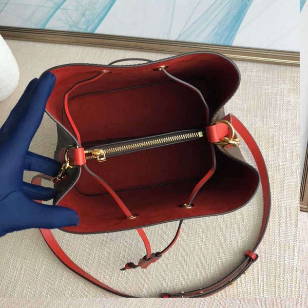 7a+fashion classic brown flower letters print bucket bag woman shoulder crossbody purses canvas genuine leather hand bags with seires
7a+fashion classic brown flower letters print bucket bag woman shoulder crossbody purses canvas genuine leather hand bags with seires