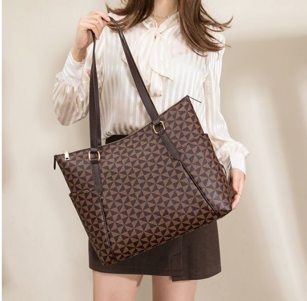 handbags purses genuine leather women tote bags purse fashion shoulder bags flower checkers grid wallets
handbags purses genuine leather women tote bags purse fashion shoulder bags flower checkers grid wallets