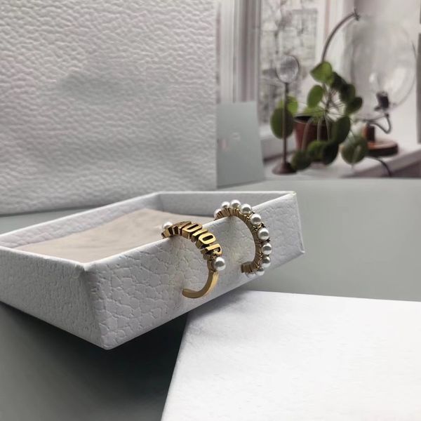 2021 luxury designer jewelry / new brass high version two piece set letter fashion pearl opening ring female, Silver
2021 luxury designer jewelry / new brass high version two piece set letter fashion pearl opening ring female, Silver