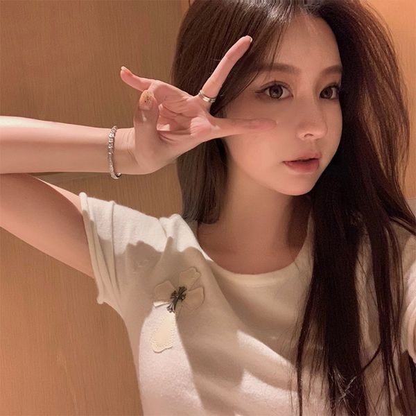 cross leather label bottomed blouse, slim fit and white short sleeve knitted t-shirt
cross leather label bottomed blouse, slim fit and white short sleeve knitted t-shirt