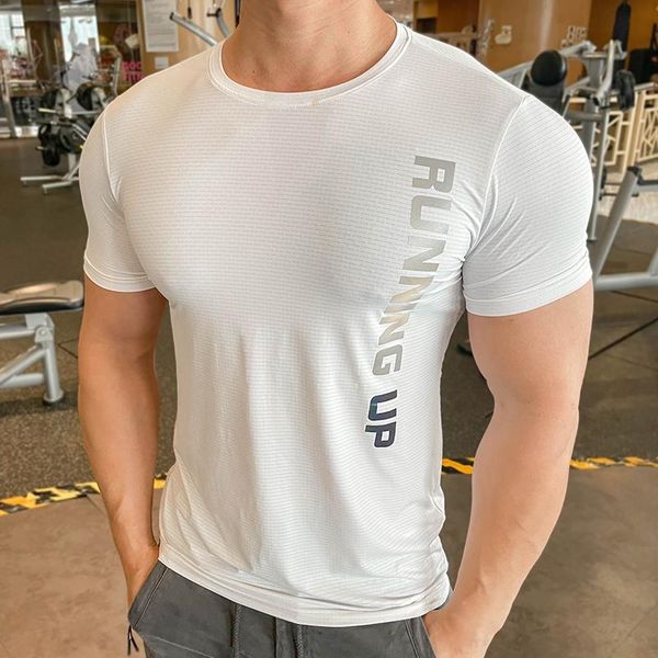 running jerseys sport ice silk shirts breathable elastic fitness summer quick dry silky short sleeves men training tees 2021, Black;blue
running jerseys sport ice silk shirts breathable elastic fitness summer quick dry silky short sleeves men training tees 2021, Black;blue