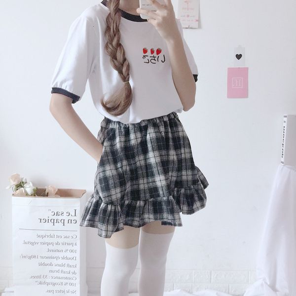 japanese spring autumn women lolita skirt high waist plaid mini cotton saias cute kawaii ruffles christmas gift skirts 210323, Black
japanese spring autumn women lolita skirt high waist plaid mini cotton saias cute kawaii ruffles christmas gift skirts 210323, Black