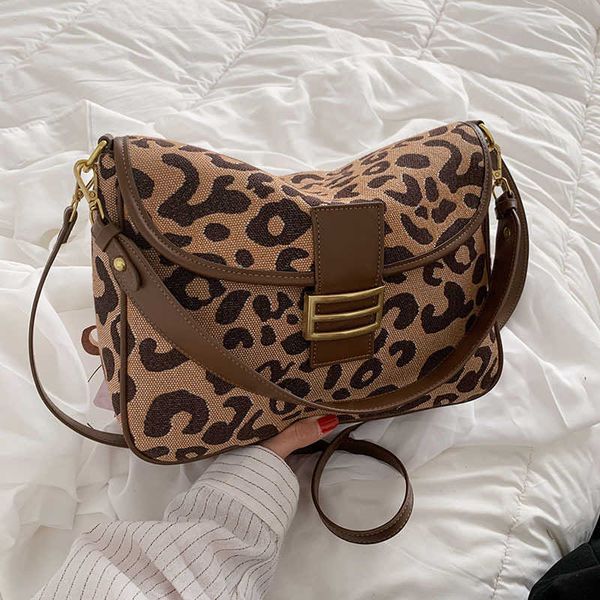 leopard print leisure canvas hand-held armpit staff bag female 2021 autumn and winter korean version high-grade msenger fashion
leopard print leisure canvas hand-held armpit staff bag female 2021 autumn and winter korean version high-grade msenger fashion