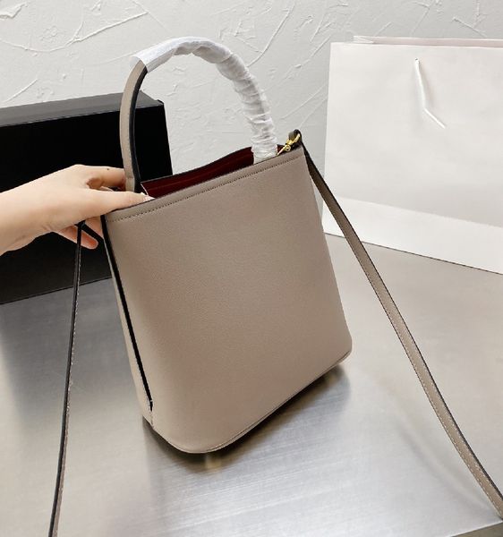 designer bagsclassic women's handbag totes fashion designer letter printing bucket bag trendy lady shoulder bags wfluxury bag
designer bagsclassic women's handbag totes fashion designer letter printing bucket bag trendy lady shoulder bags wfluxury bag